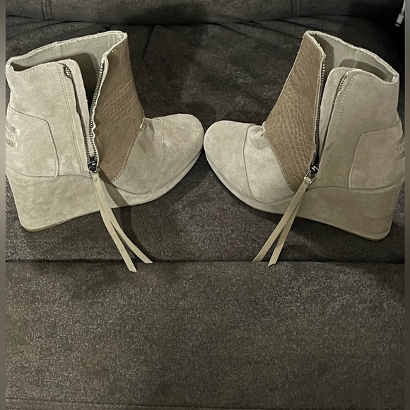 TOMS Booties - Picture 4 of 10